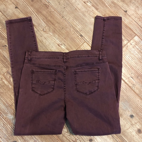 Distressed burgundy SOHO Leggings - Picture 4 of 6